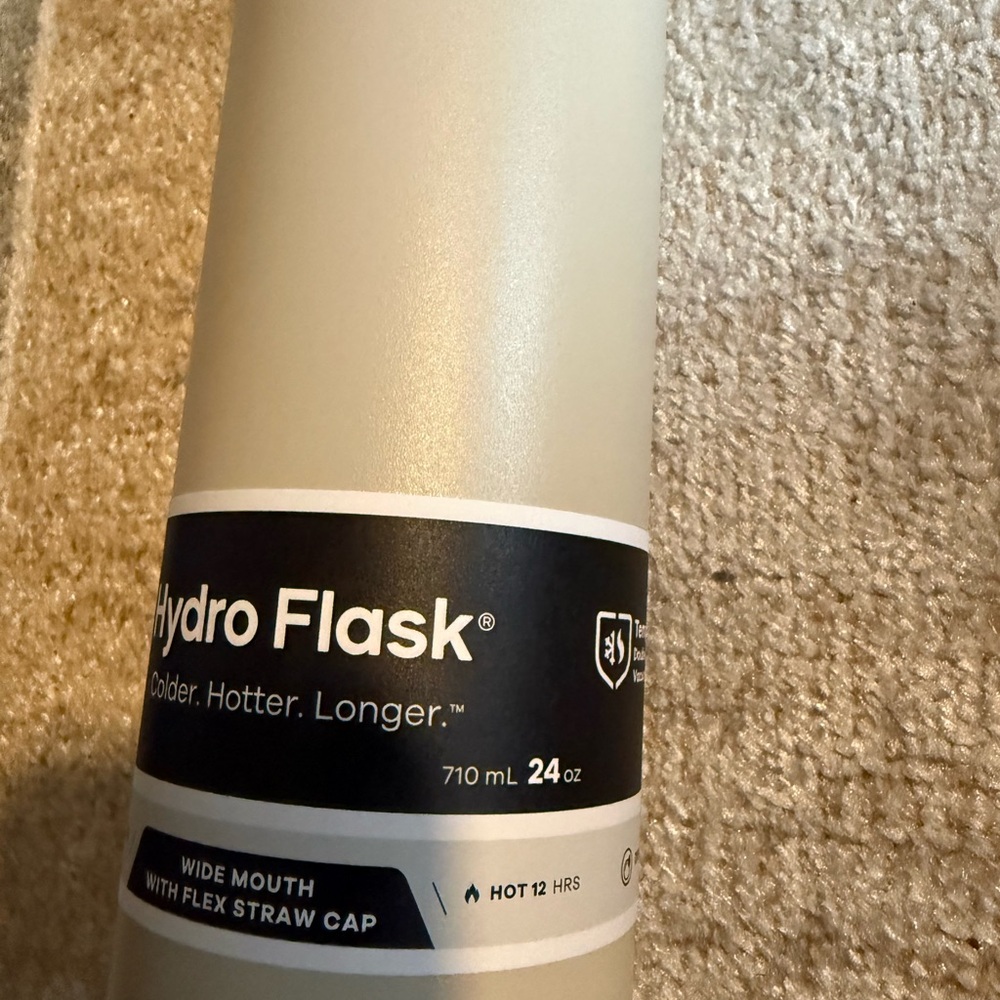 Hydro Flask Sand Water Bottle with Black Lid - Picture 3 of 7